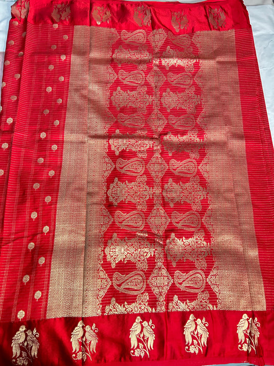 Red checks buttas crepe saree